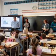 Nádia Coelho em ação de sensibilização sobre o bem-estar animal na Escola do Livramento