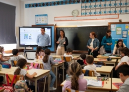 Nádia Coelho em ação de sensibilização sobre o bem-estar animal na Escola do Livramento