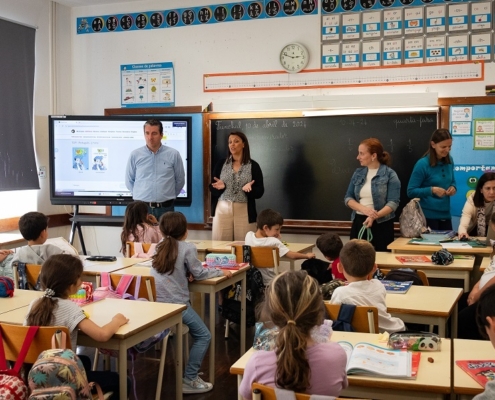 Nádia Coelho em ação de sensibilização sobre o bem-estar animal na Escola do Livramento