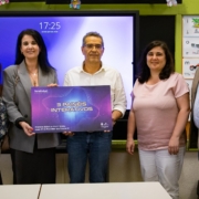 Ajuda e Nazaré recebem computadores e painéis interactivos