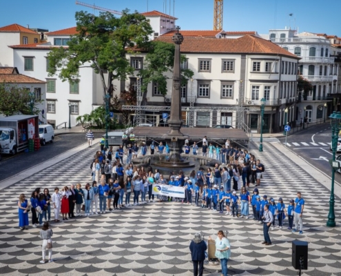 Caminhada “Azul” – Contra os Maus Tratos na Infância e Laço Humano na Praça do Município