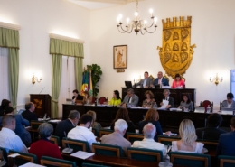 Assembleia Municipal do Funchal aprova por unanimidade a atribuição da Medalha de Mérito, Grau Ouro, a cinco personalidades, no dia da Cidade