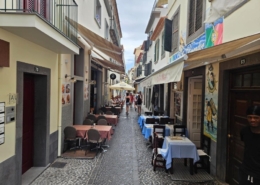 Fiscalização Municipal da CMF retira equipamentos e mobiliário urbano em situação de ocupação abusiva na Rua de Santa Maria