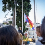 Bandeira arco-íris hasteada nos Paços do Concelho